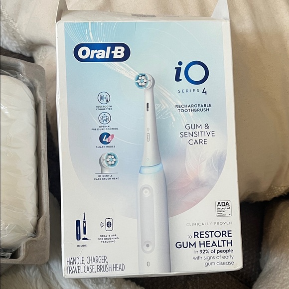 Oral-B iO Series 4 Electric Toothbrush white